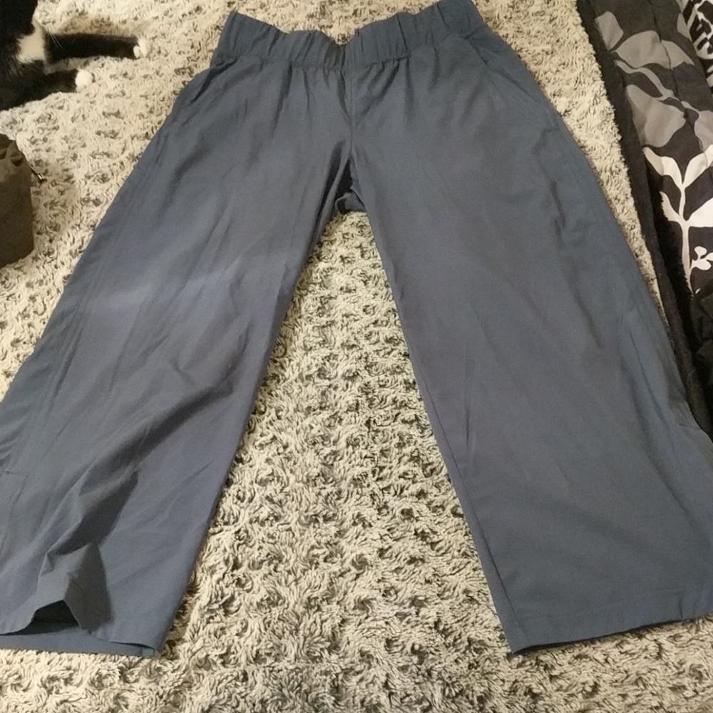 Free flow workout pants
